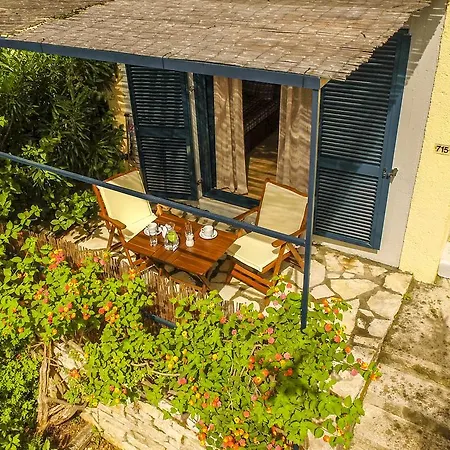 Apartment Manto On The Beach